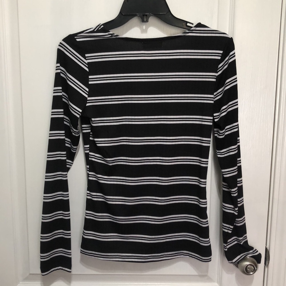 Full Circle Trends shirt - Picture 5 of 7